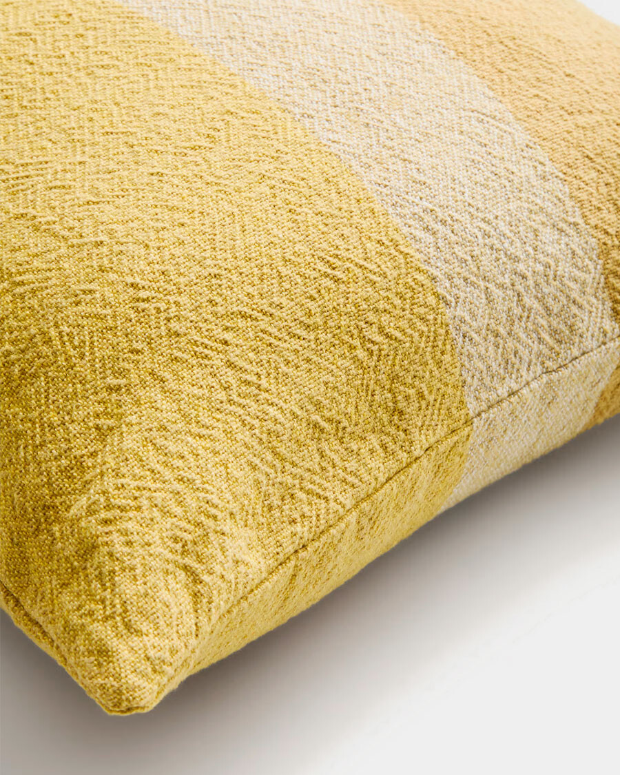 Almohadón Nurei de algodón y lino amarillo, 50 x 50 cm Almohadón Nurei de algodón y lino amarillo, 50 x 50 cm
