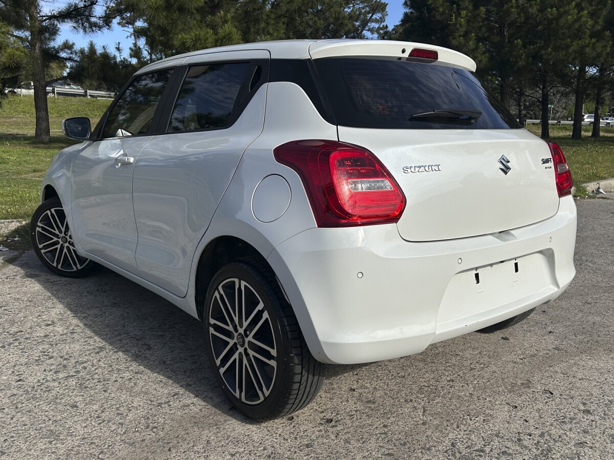 Suzuki Swift GL 2024 EXCELENTE ESTADO! | Permuta / Financia Suzuki Swift GL 2024 EXCELENTE ESTADO! | Permuta / Financia
