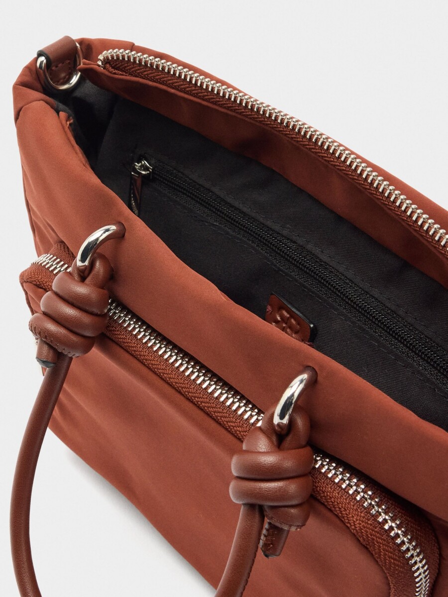 Bolso Tote De Nylon Con Colgante S teja