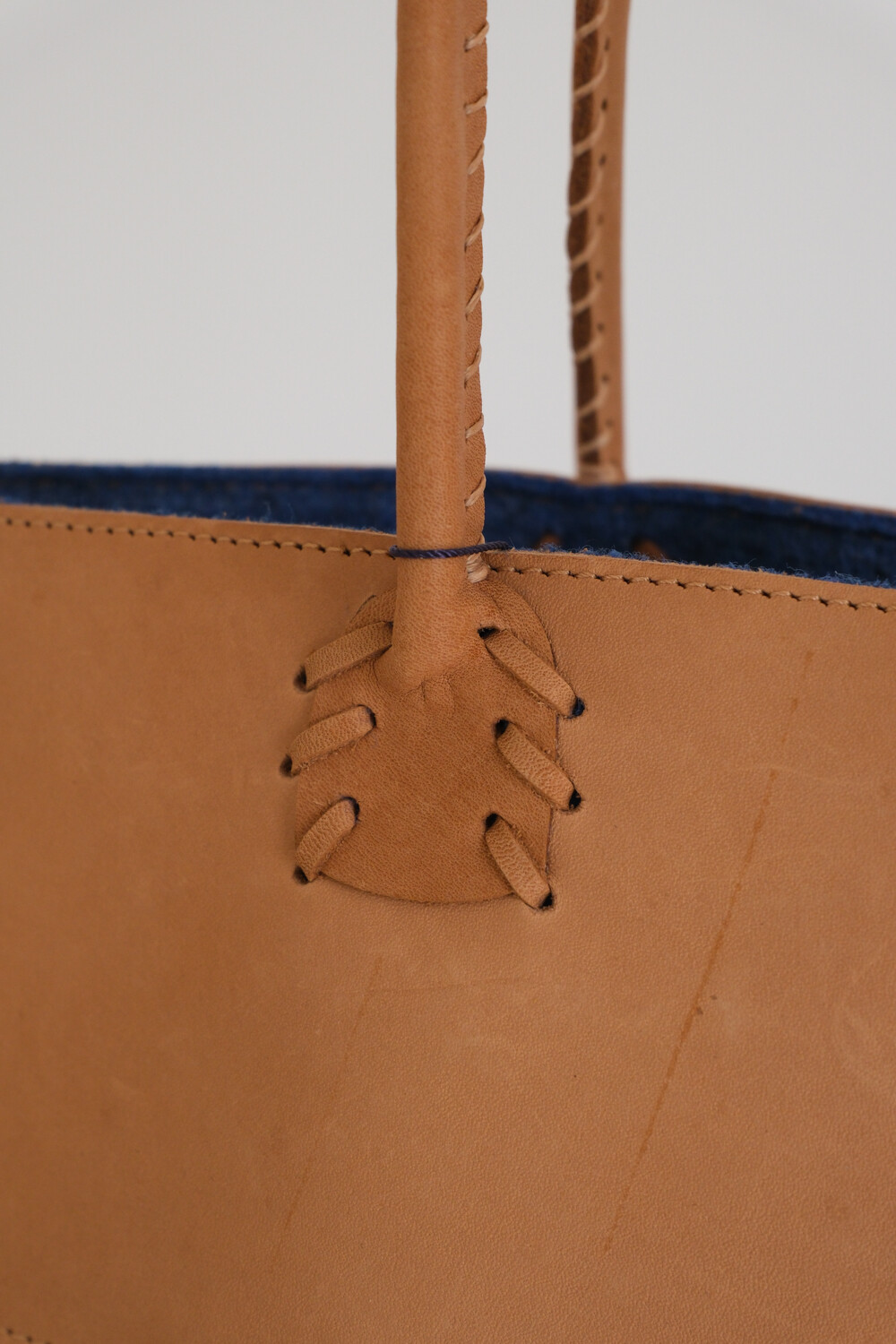 Medium Pertutti Bag Cuero Suela Azul