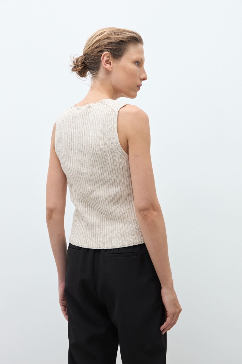 Chaleco tejido escote V beige melange