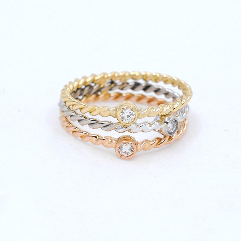 Anillo En Oro 18K De 3 Tonos Con Brillantes Anillo En Oro 18K De 3 Tonos Con Brillantes