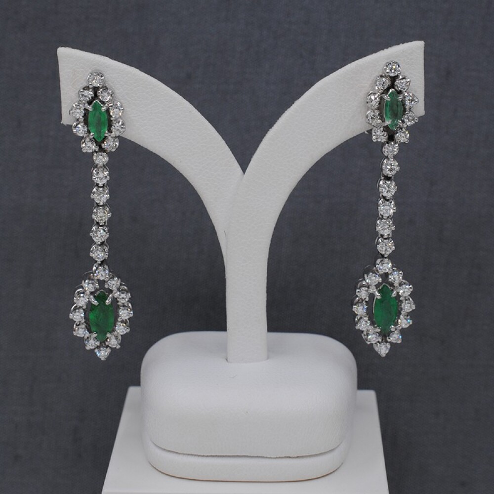 Caravanas Largas En Oro 18K Blanco, Esmeraldas Y Brillantes. Caravanas Largas En Oro 18K Blanco, Esmeraldas Y Brillantes.