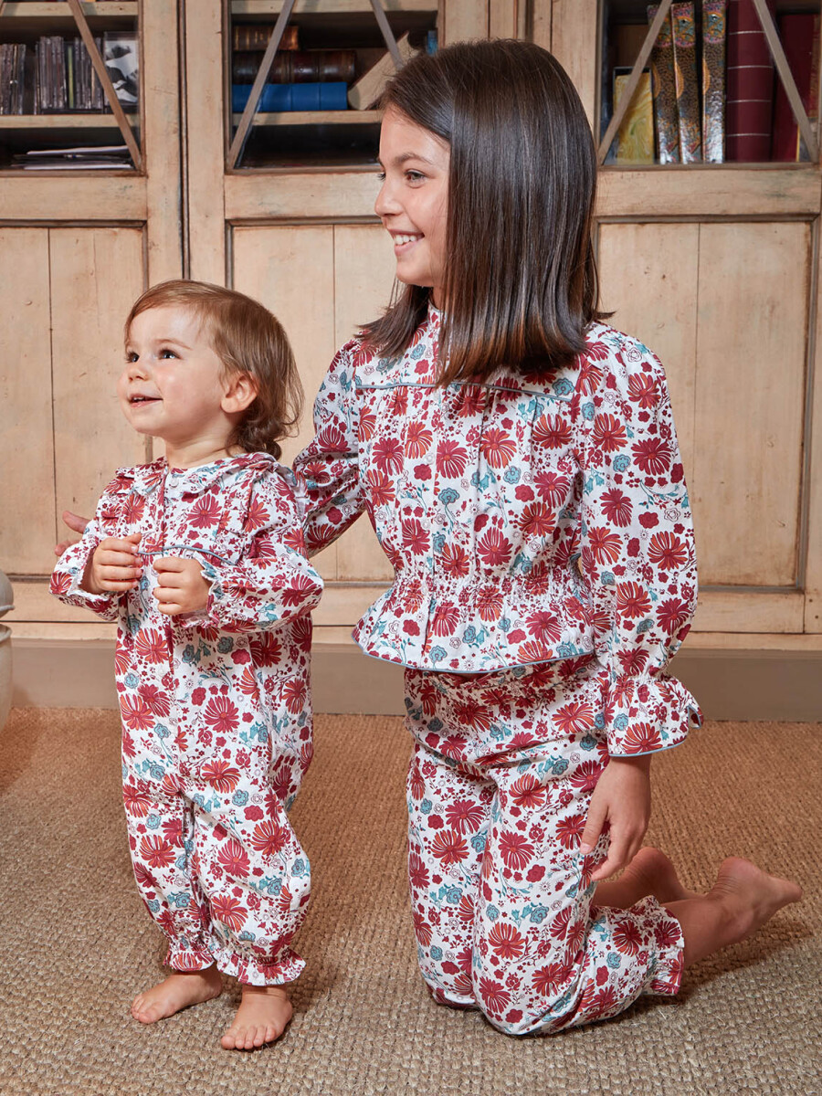 Pijama Con Estampado De Flores Cereza