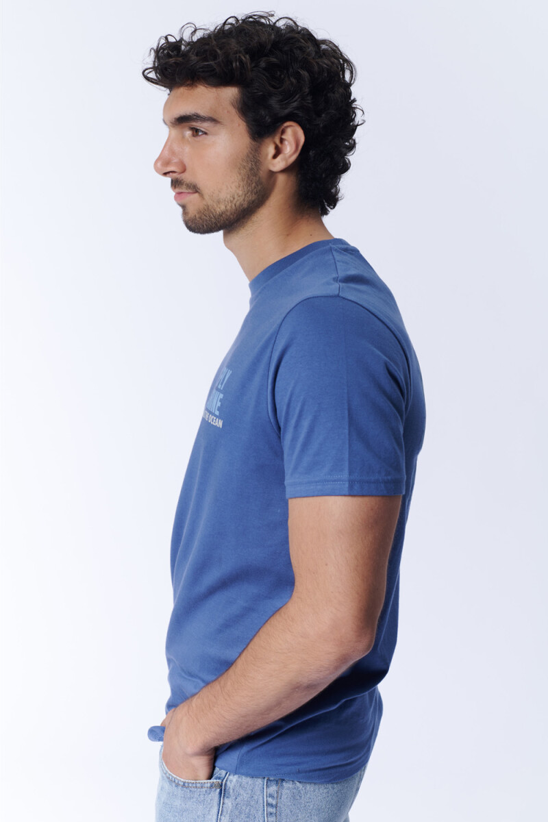 Remera Estampa Olas Azul Medio