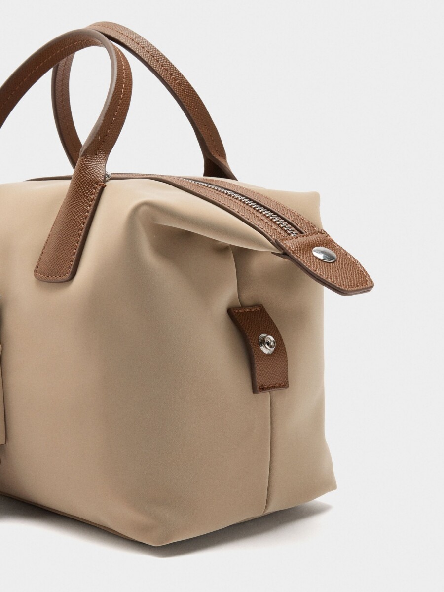 Bolso Tote Textura Suave Con Colgante camel