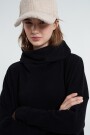 SWEATER CUELLO ALTO Negro