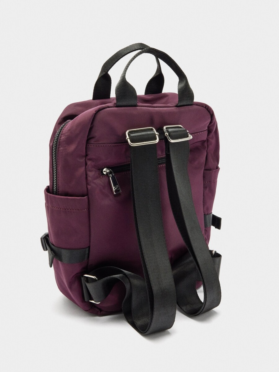 Mochila De Nylon Con Colgante burdeos