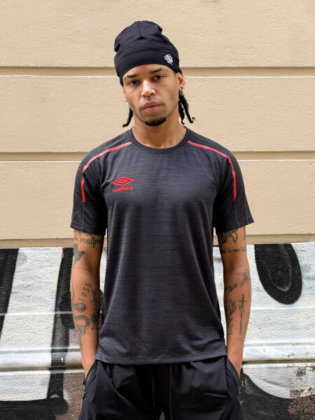 REMERA SYNC Umbro Hombre 024