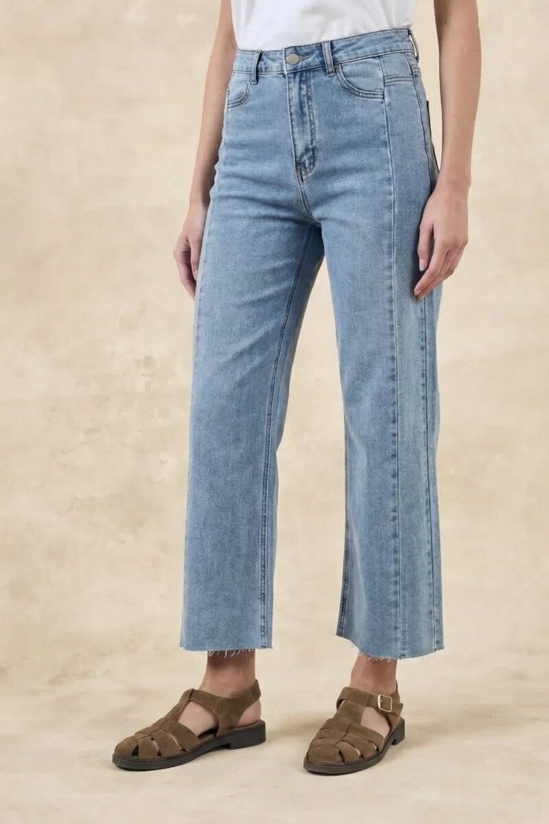 Jean Recto Con Cortes Denim