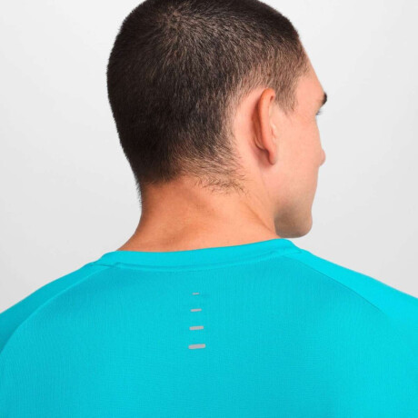 Remera Nike Dri-Fit Adv Stride Top de Hombre Multicolor