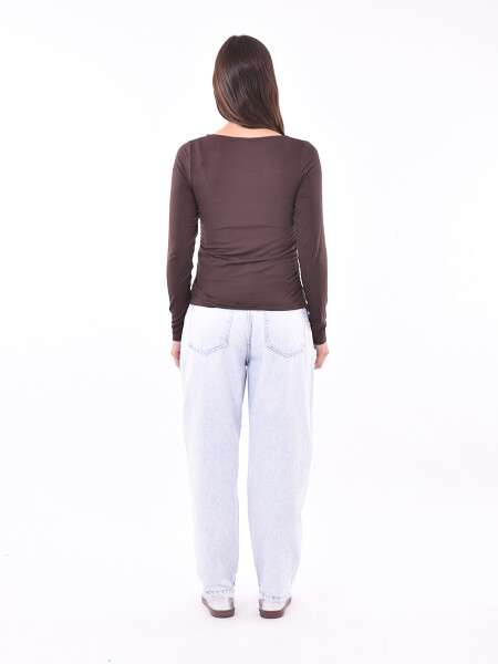 REMERA REESE MARRON OSCURO