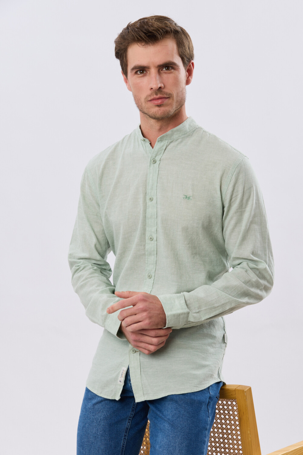 CAMISA LISA DE LINO CUELLO MAO Menta