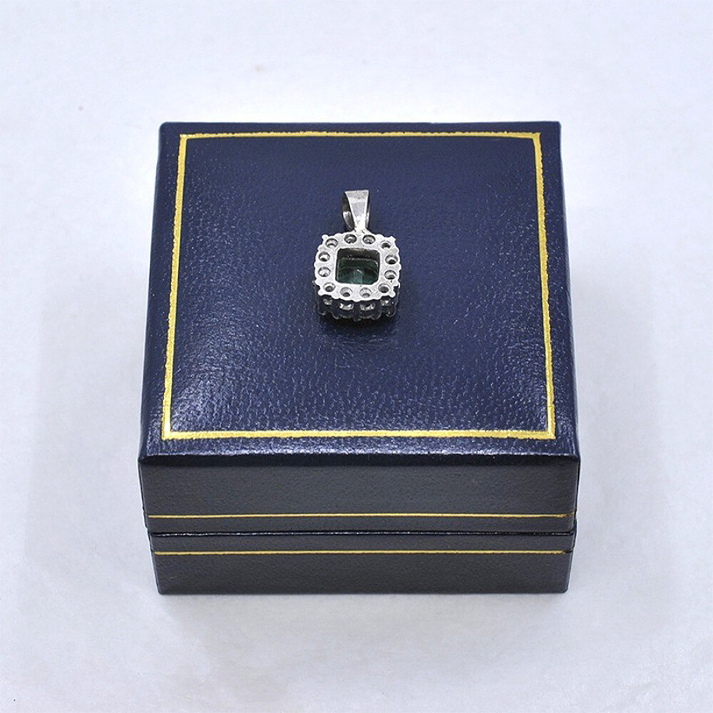 Dije en Oro Blanco 18K , Brillantes Y Esmeraldas Dije en Oro Blanco 18K , Brillantes Y Esmeraldas