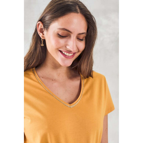 Remera Escote V Metalizado Camel