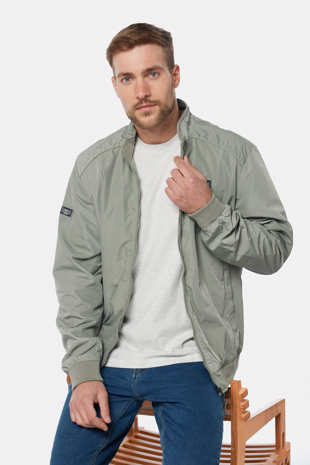 CAMPERA LIVIANA CON PUÑOS Verde Claro