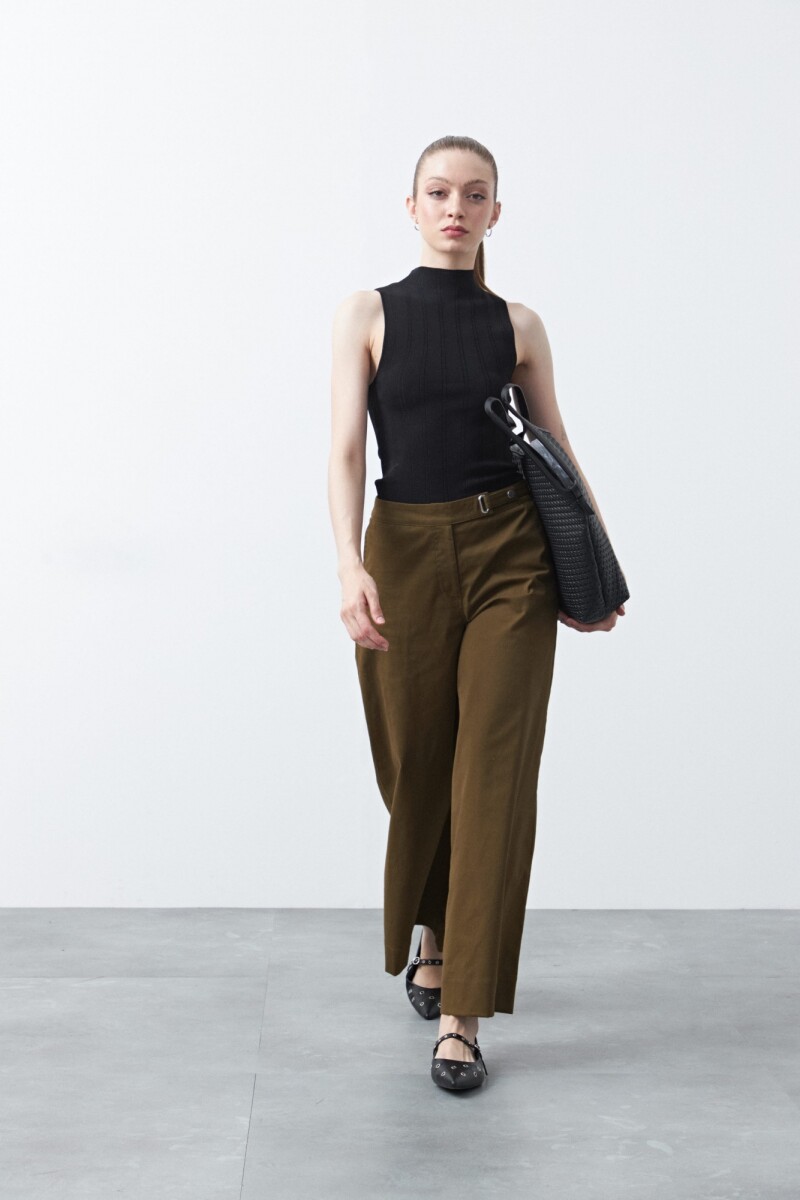 PANTALON LOUIZI - Verde Musgo 