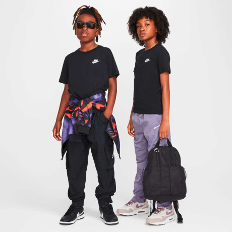 Remera Nike Sportswear de Niños Negro