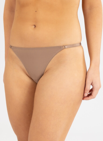 Colaless tiritas sylva Marron