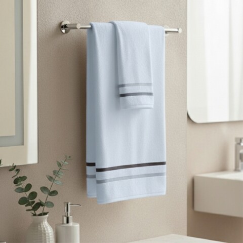 Toalla de Baño 100% Algodón 360g - 70 x 130 cm - Celeste Toalla de Baño 100% Algodón 360g - 70 x 130 cm - Celeste