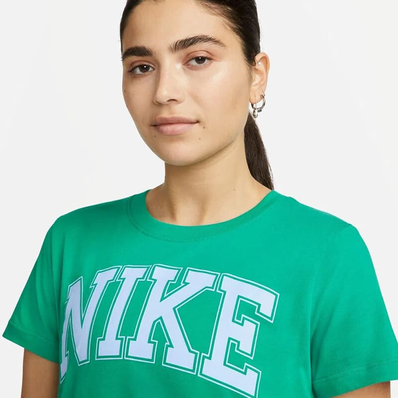 Remera NIKE W NSW TEE TEAM de Mujer - DR8987-370 Verde