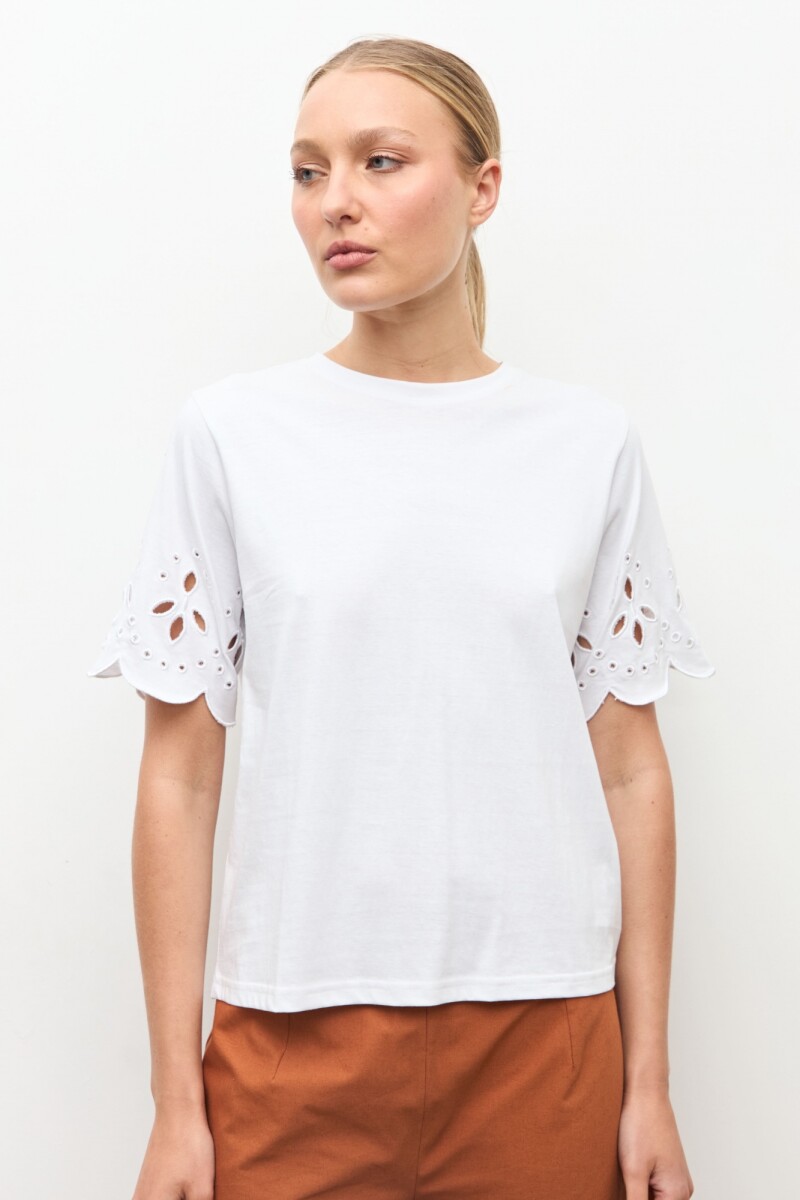 Remera calado en mangas blanco
