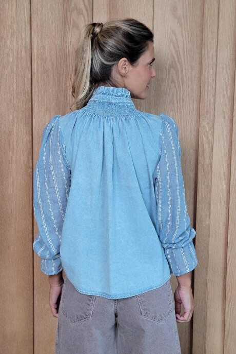 Camisa Camila Combinada denim celeste y broderie celeste