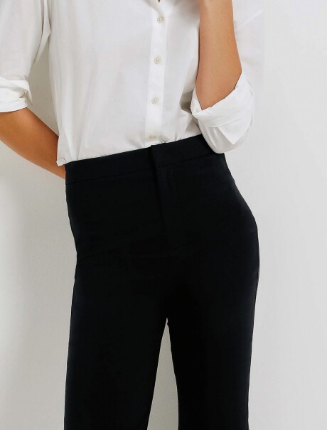 PANTALÓN MODELO FLARE CON CINTURA ALTA NEGRO