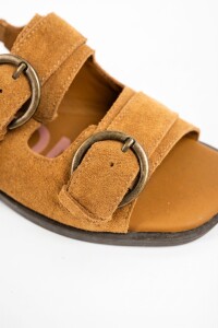 Sandalias Con Hebillas Gamuza Camel