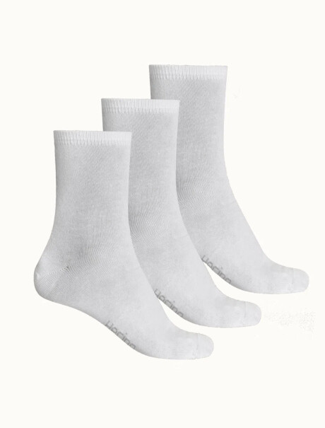 KIT CON TRES PARES DE MEDIAS UNISSEX DE CAÑO MEDIO BLANCO