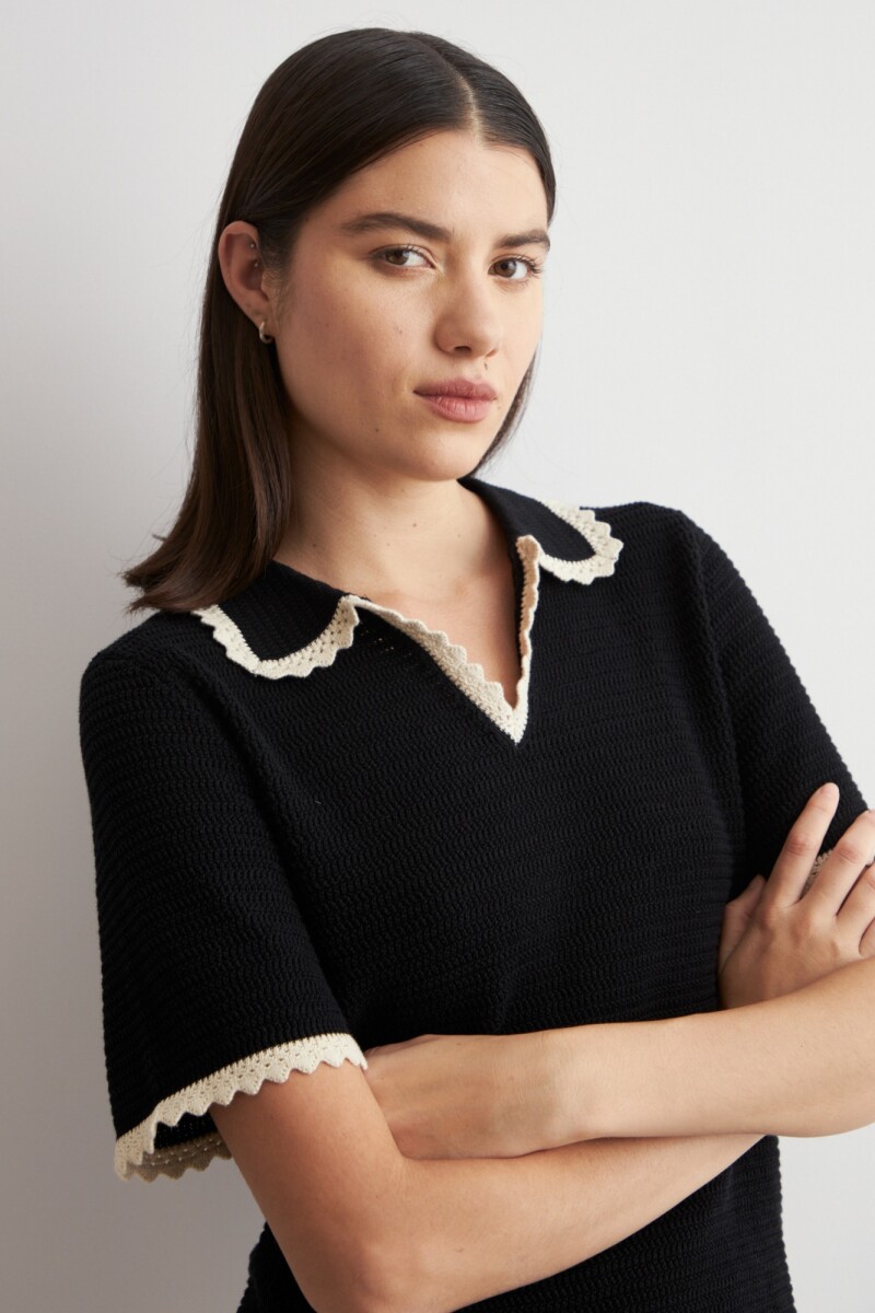 Sweater cuello polo manga corta negro