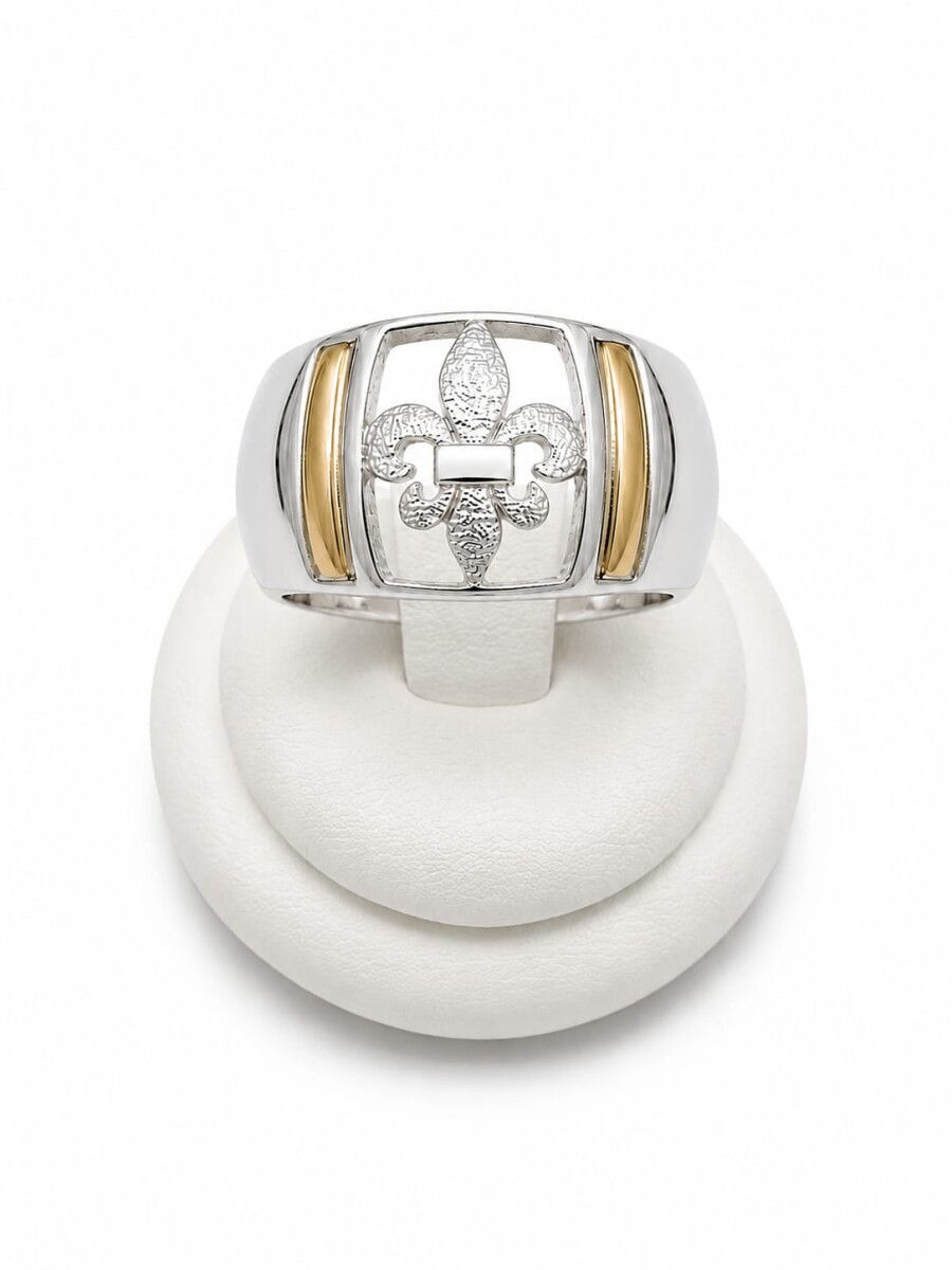 Anillo con Flor de Liz al centro 