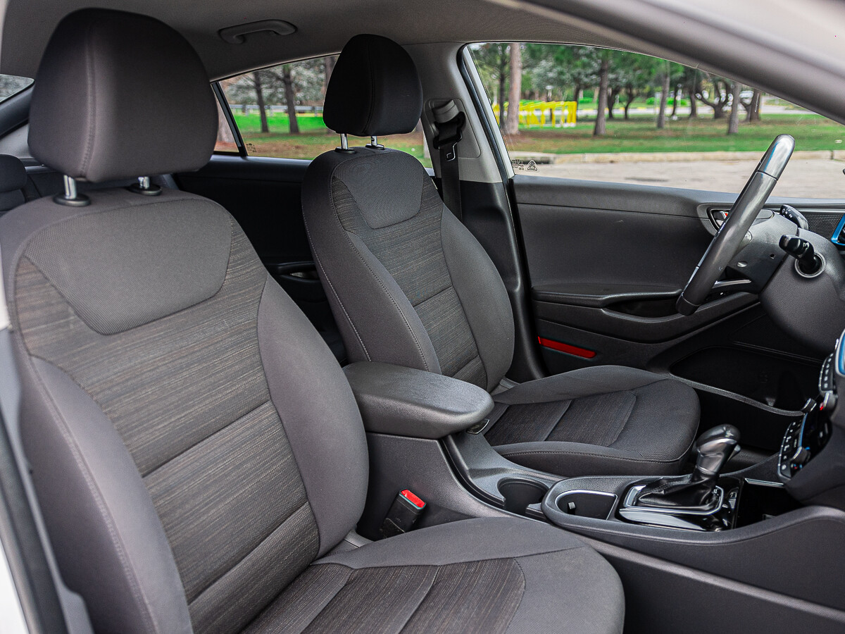 Hyundai Ioniq 1.6 GDI Hibrido AT | Permuta / Financia Hyundai Ioniq 1.6 GDI Hibrido AT | Permuta / Financia