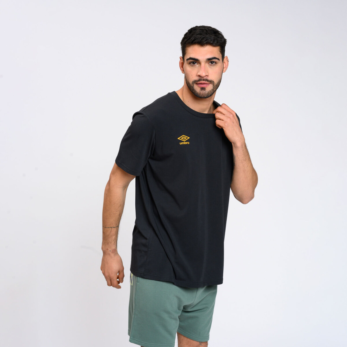 REMERA RAY HOMBRE Umbro Hombre - 002 