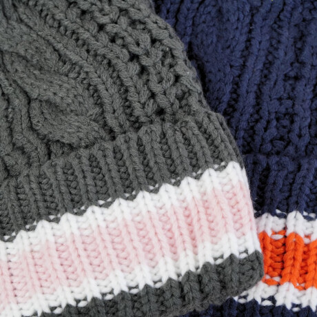 Gorro de lana con pompon Gorro de lana con pompon