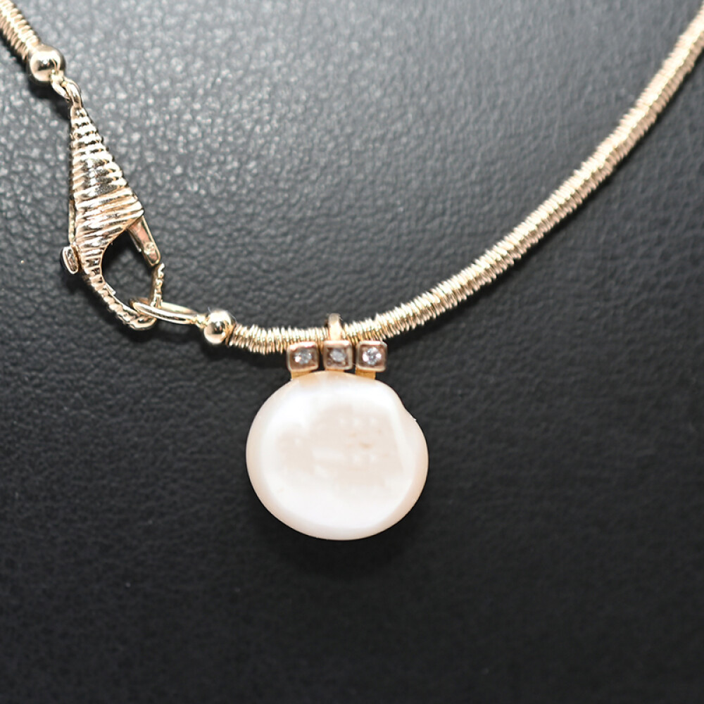 Gargantilla H.Stern oro noble 18k, perla y brillantes con estuche. Gargantilla H.Stern oro noble 18k, perla y brillantes con estuche.