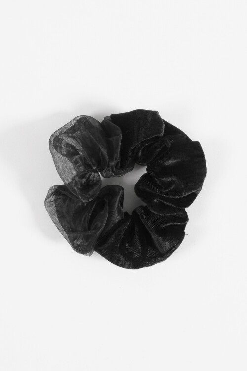 Gomita scrunchie tul y terciopelo negro