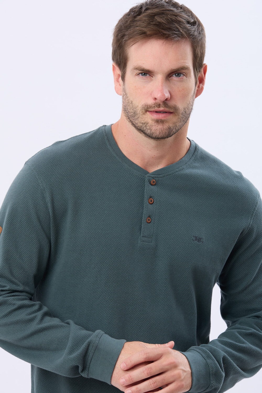 REMERA CON BOTONES DE ALGODÓN VERDE