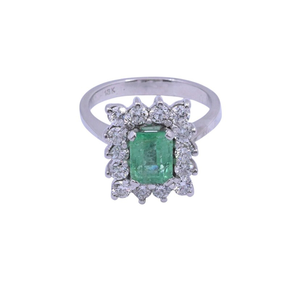 Anillo oro 18 k blanco con esmeralda central y brillantes. Anillo oro 18 k blanco con esmeralda central y brillantes.