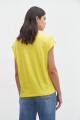 Remera escote en V amarillo