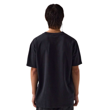Remera Former Legacy Reaction Negro