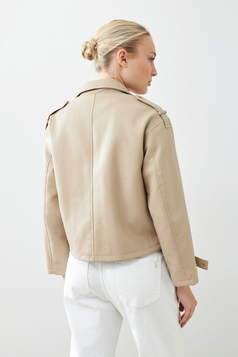 Chaqueta eco cuero beige
