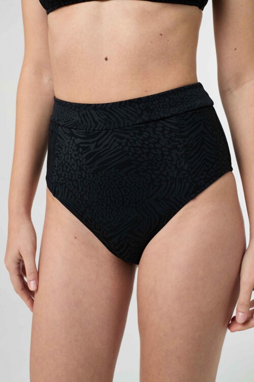 Bikini Indonesia Negro Leopardo