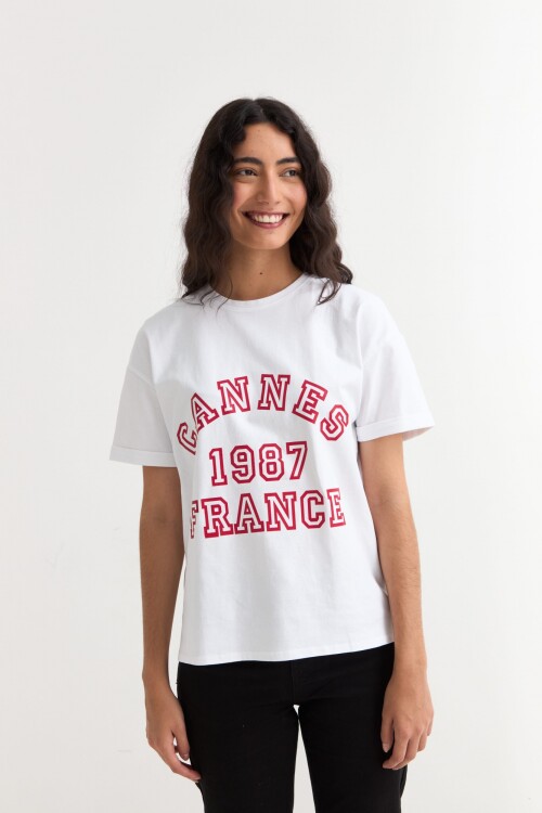 Remera m/c estampada colección Urbana BLANCO Y ROJO