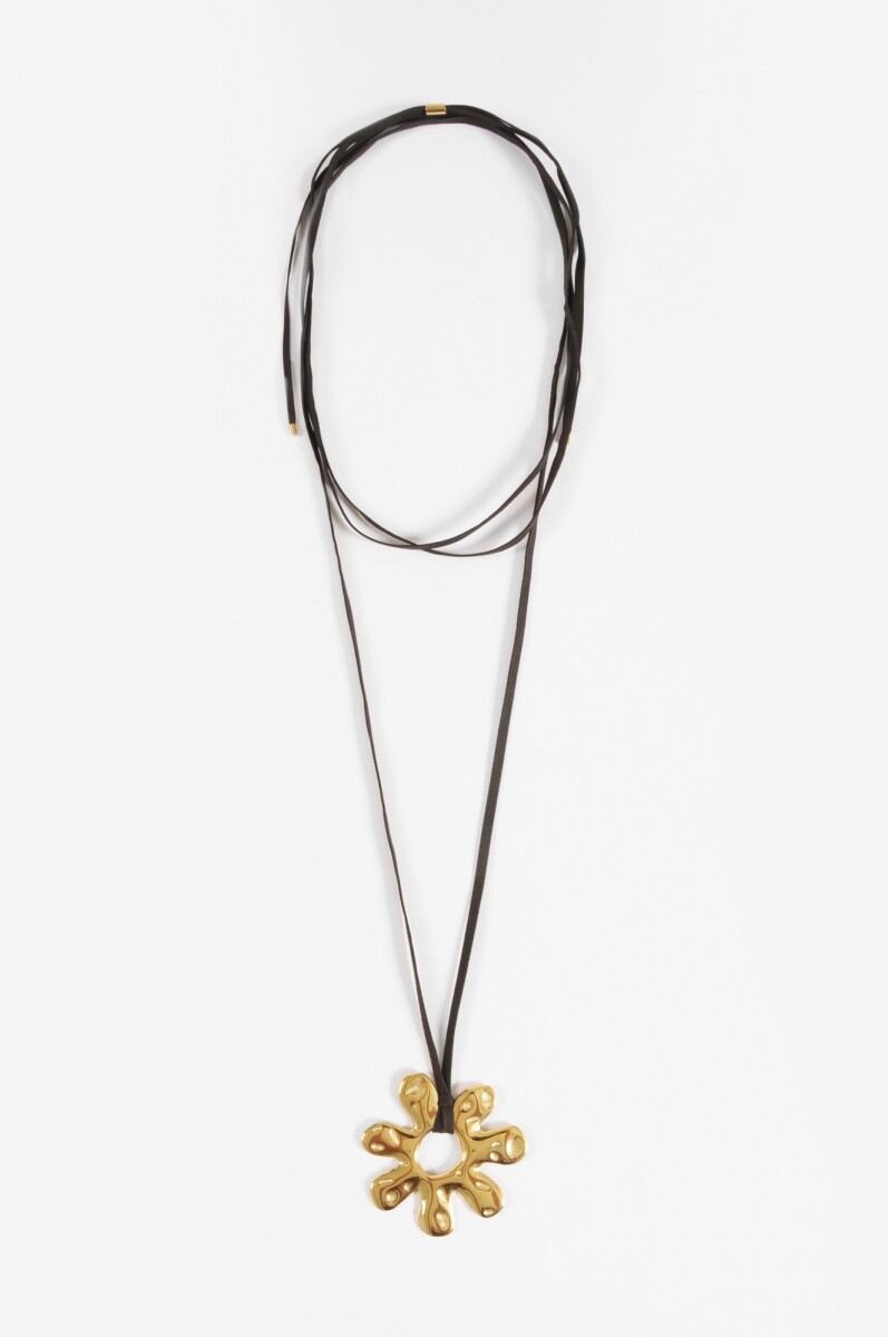 Collar cordón suede flor de acero - dorado 