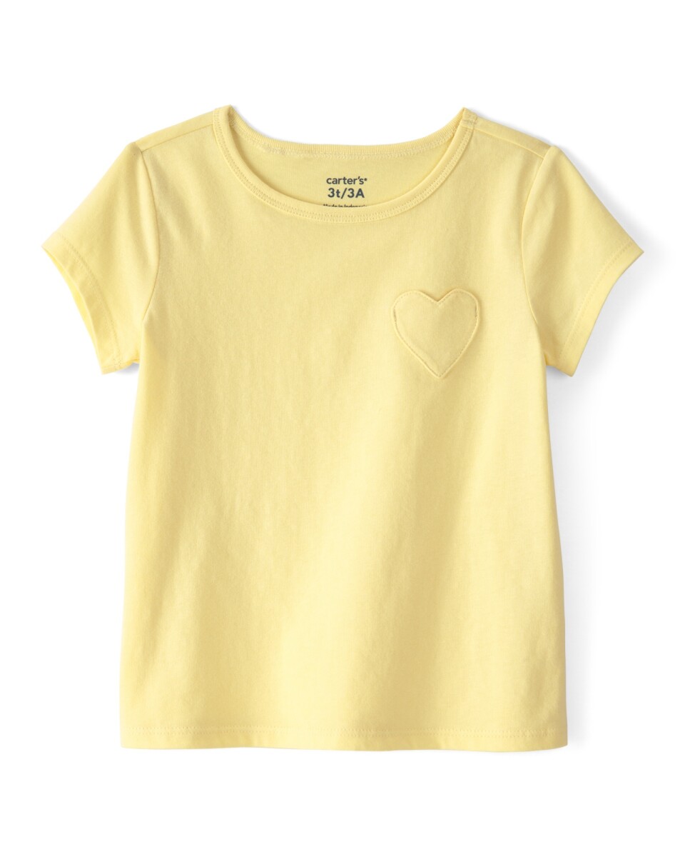 Remera de algodón, manga corta, amarilla, bolsillo corazón 