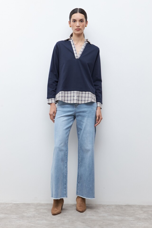 Sweatshirt con camisa azul marino