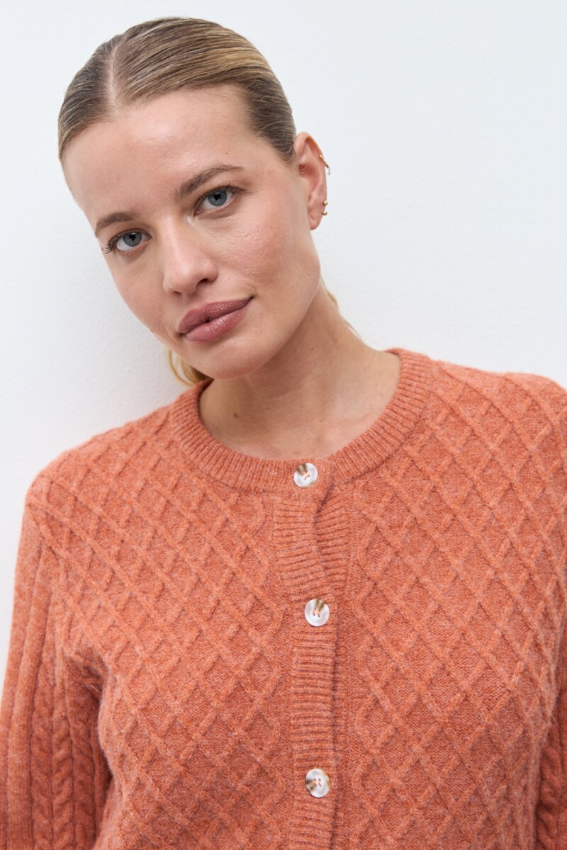 Cardigan con estructuras rombos lacre