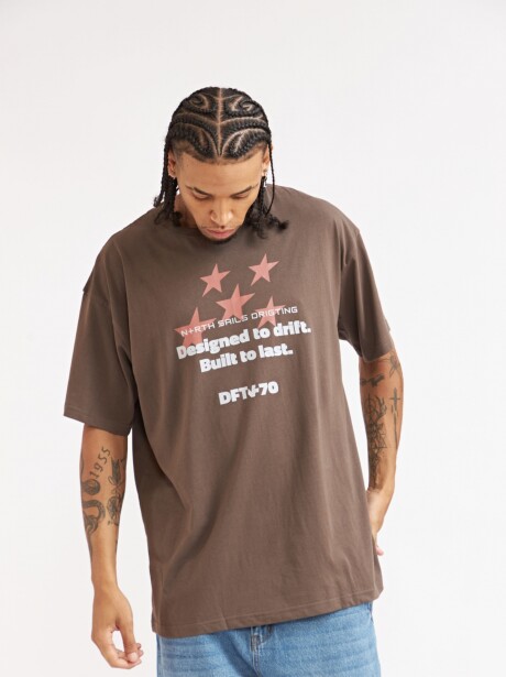 REMERA OVERSIZE RENO DRIFT CLUB MARRON