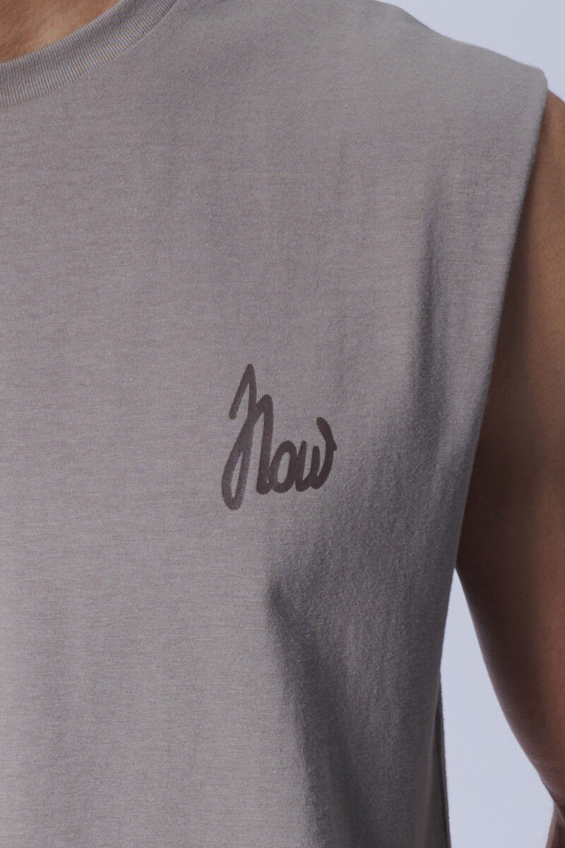 Musculosa estampada Now Marron